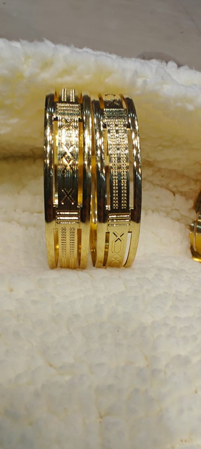GOLD BANGLE