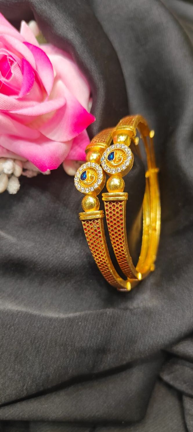 GOLD BANGLE